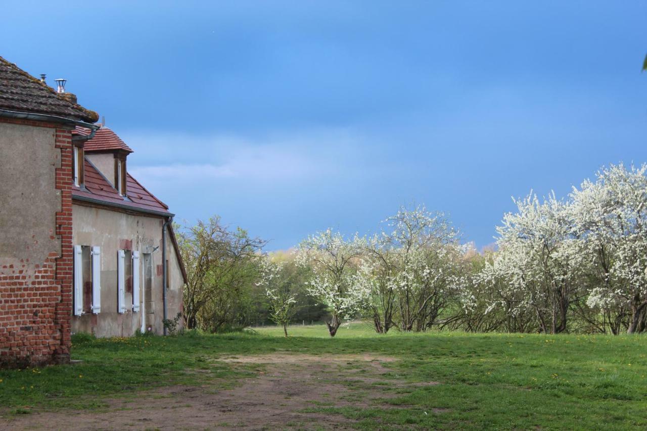 Вилла Gite Domaine St Georges Bagneux  Экстерьер фото
